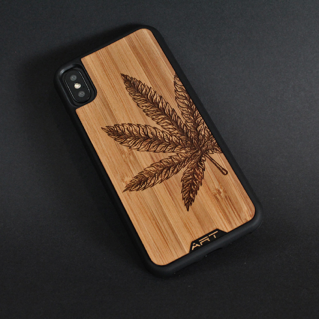 ArtCases.Co-Cannabis-iPhoneX-Funda-de-Madera-Bamu-Grabado-1.jpg